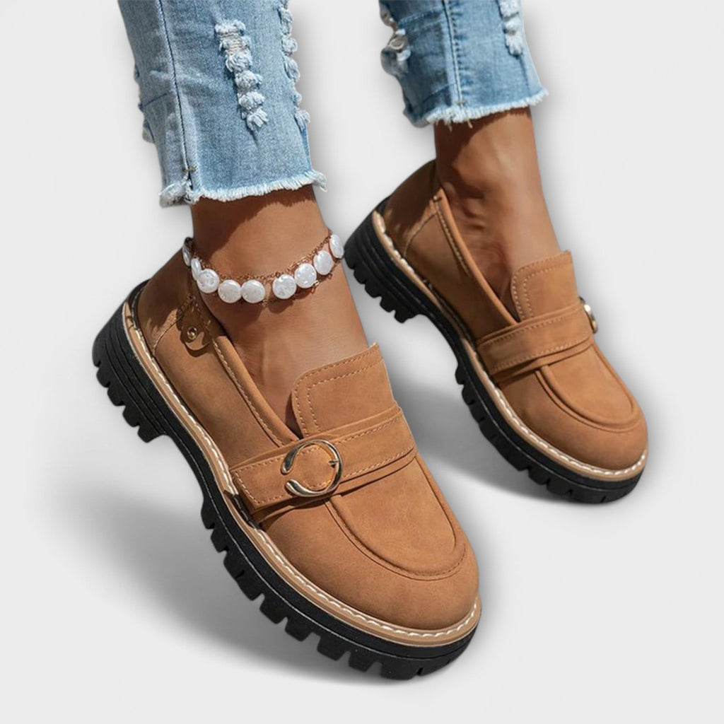 Dames loafers med kraftig sål og spænde