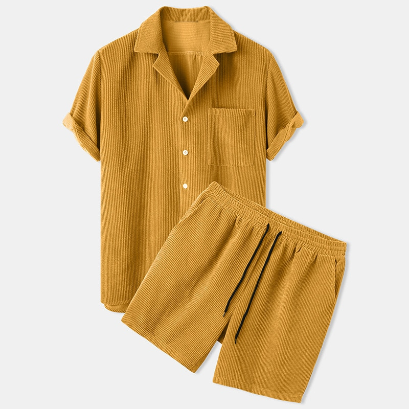 Herresæt med tekstureret skjorte med knapper foran og shorts