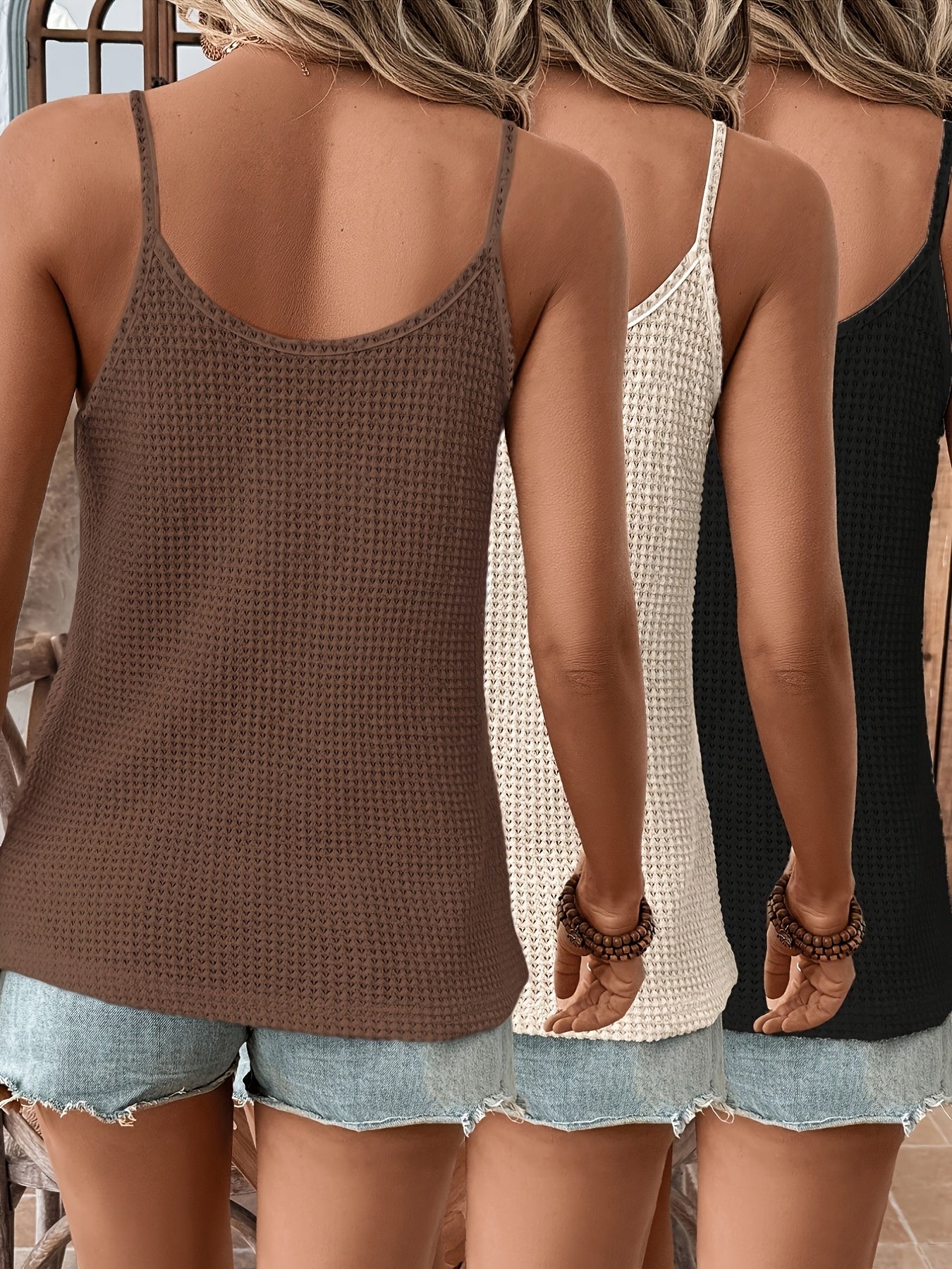 Women's Scalloped V-Neck Textured Knit Sleeveless Cami Top