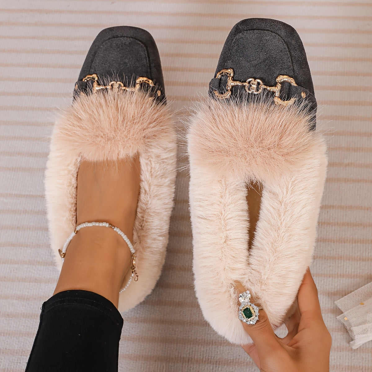 Mules chaussons pour femme bordés de fausse fourrure