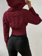 Damestrikket sweater med kabelmønster, hætte og ribkant