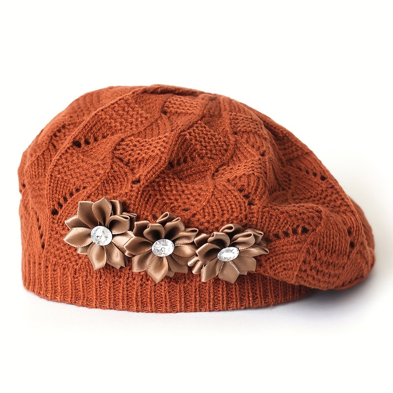 Damen-Strickbarett mit Blumenverzierung