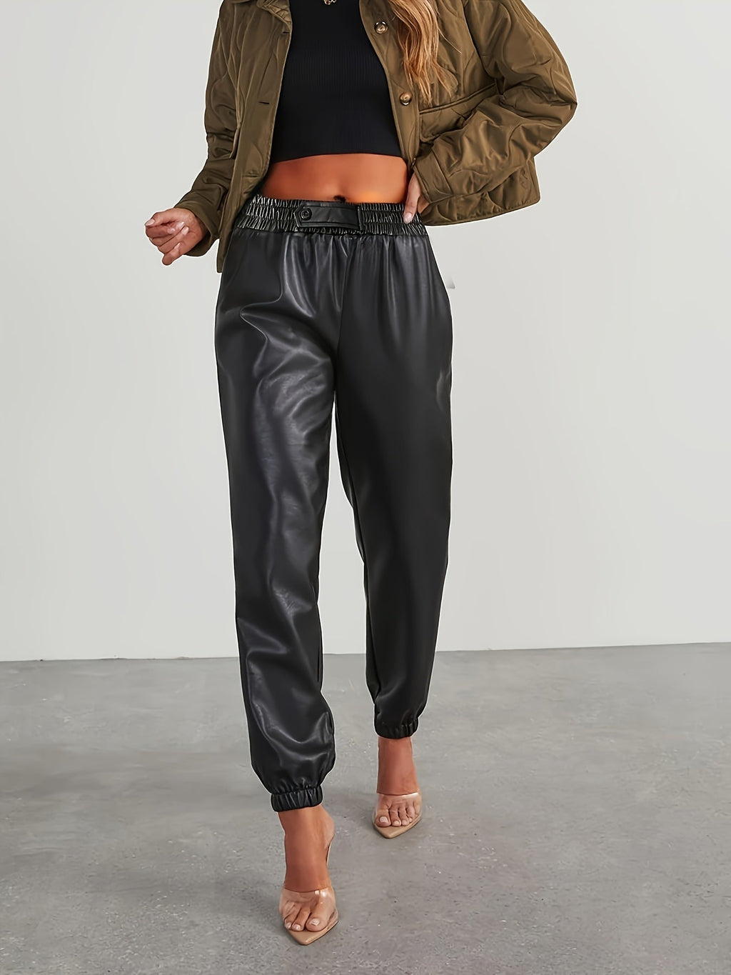 Pantalones jogger elegantes de cuero sintético para mujer