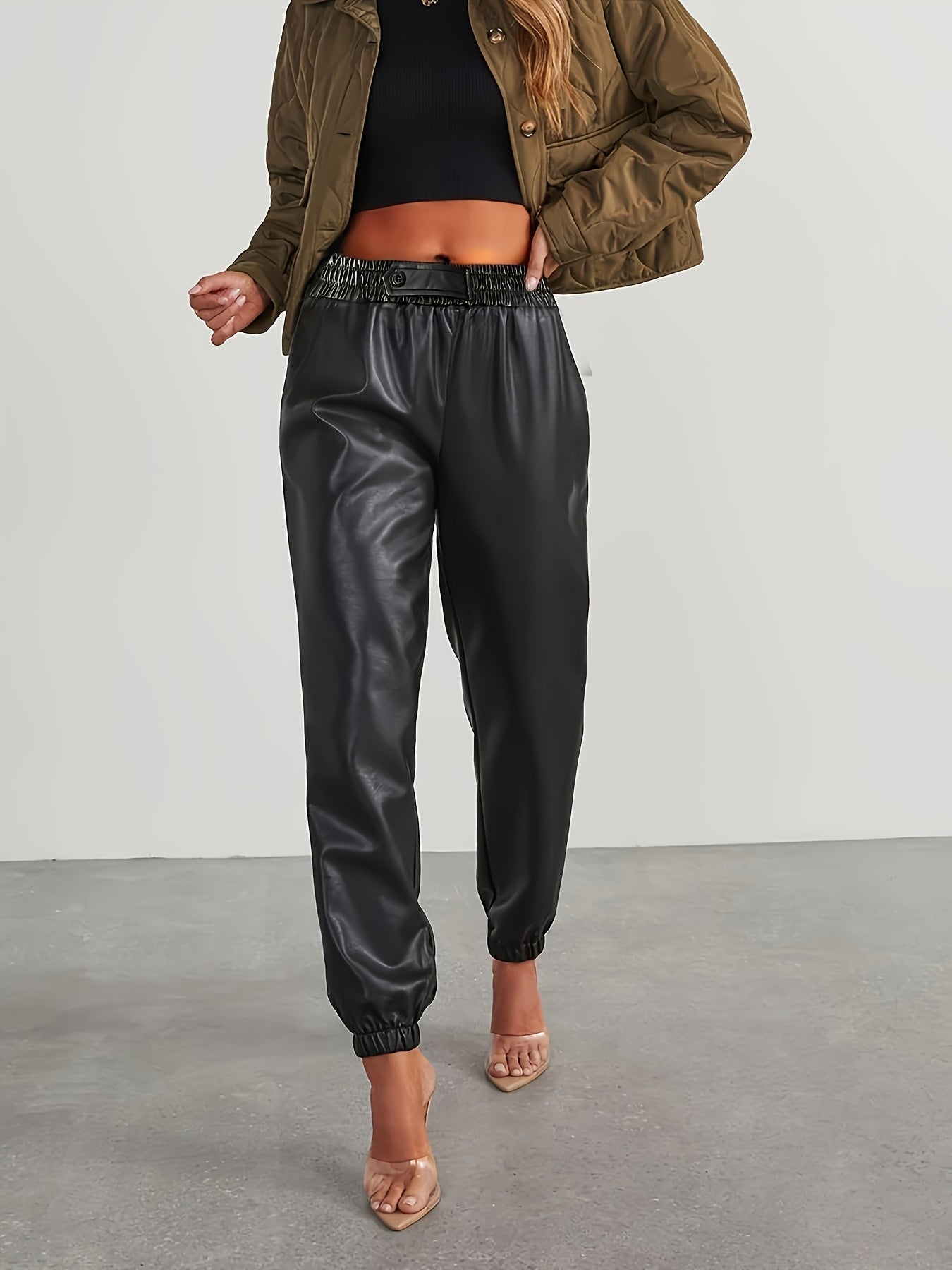 Pantalones jogger elegantes de cuero sintético para mujer