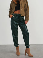Pantalones jogger elegantes de cuero sintético para mujer