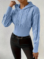 Damestrikket sweater med kabelmønster, hætte og ribkant
