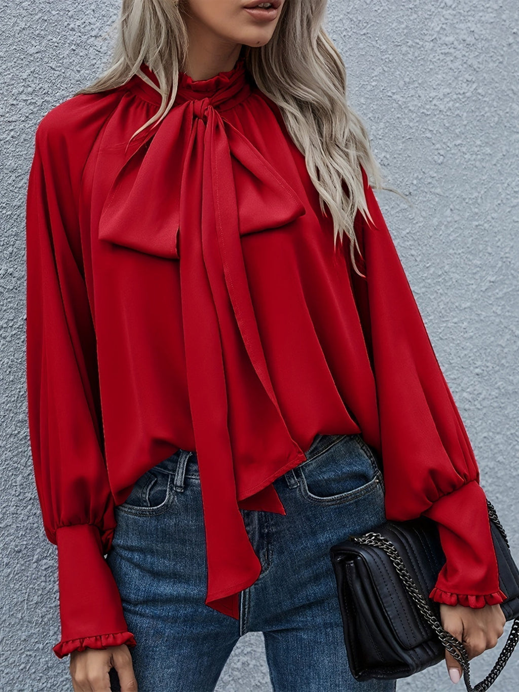Damen Schleifenkragen-Bluse mit fließender Passform und eleganten langen Ärmeln