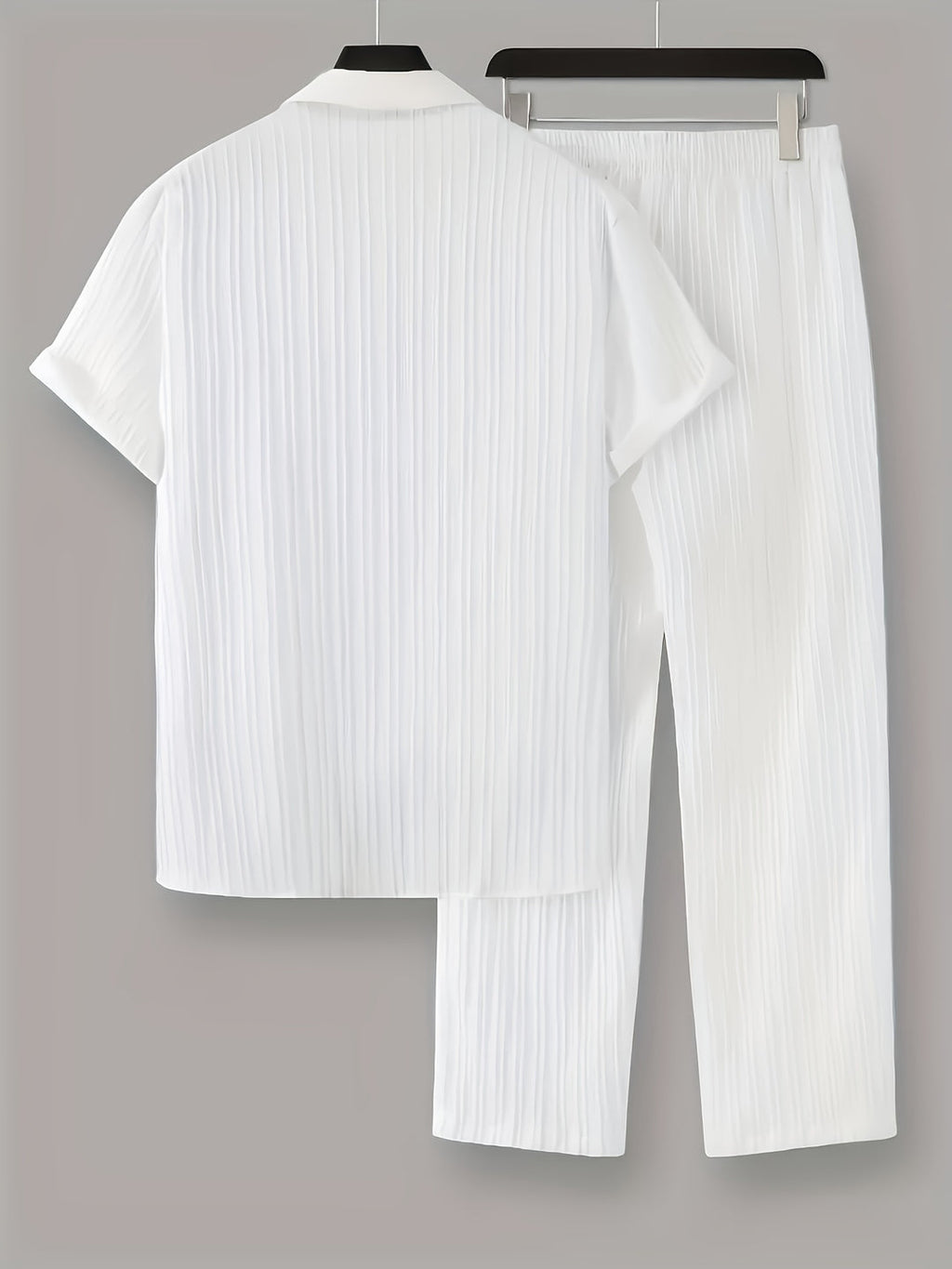 Herren Faltenhemd und Hose Set mit lockerem Schnitt für sommerlichen Stil
