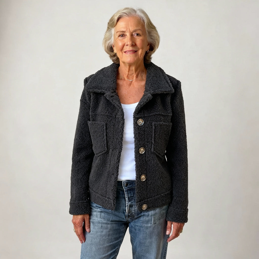Denimjakke til kvinder med knaplukning foran