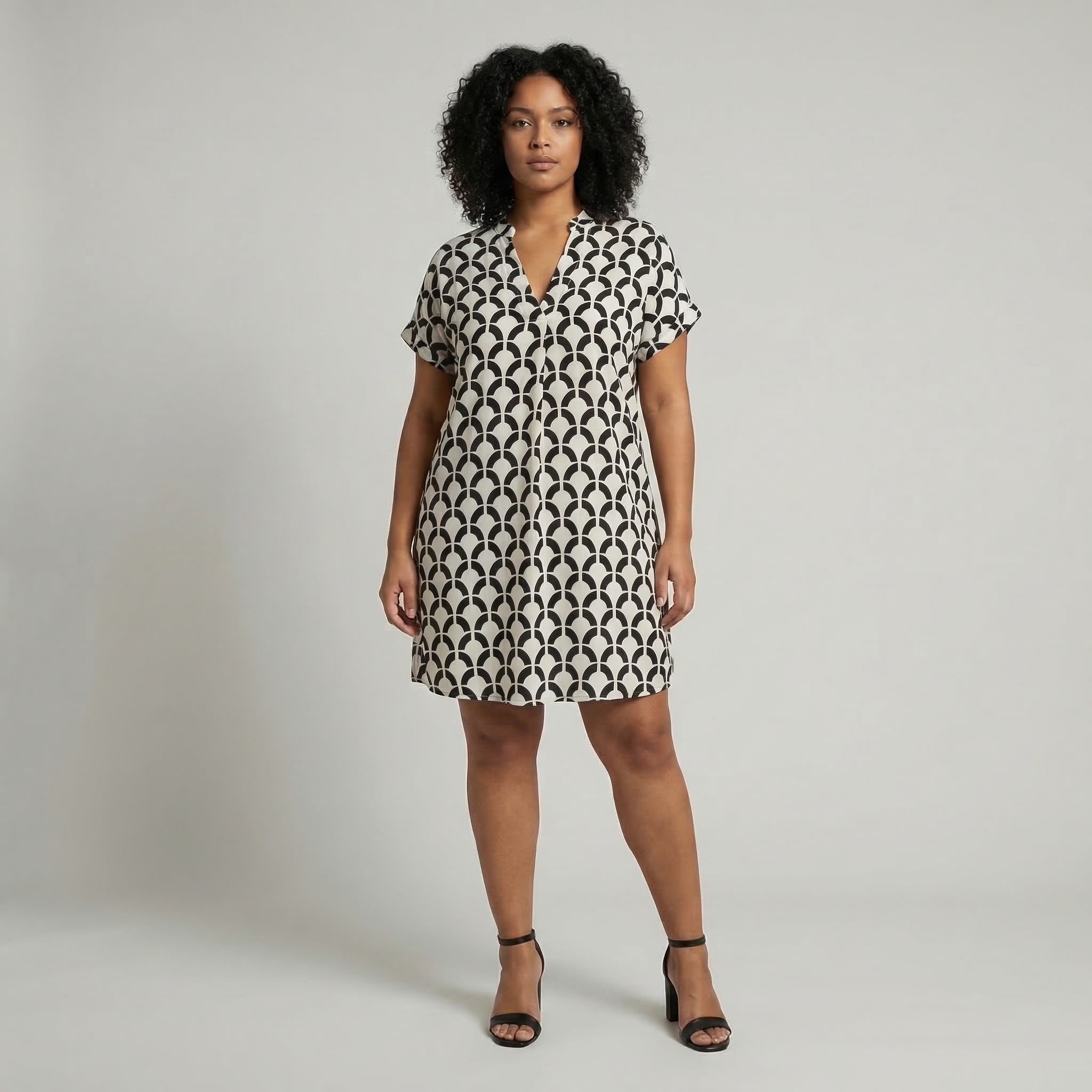 Women’s Oversized V-Neck Short Sleeve Geometric Print Top