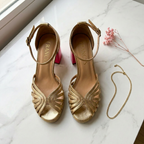 Sandales pour femme à talon carré et brides multiples