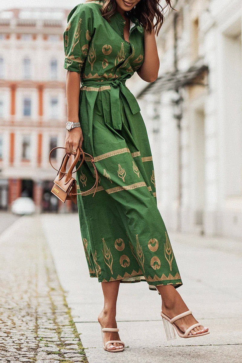 Robe midi imprimée ceinturée avec col montant et jupe fluide pour femme