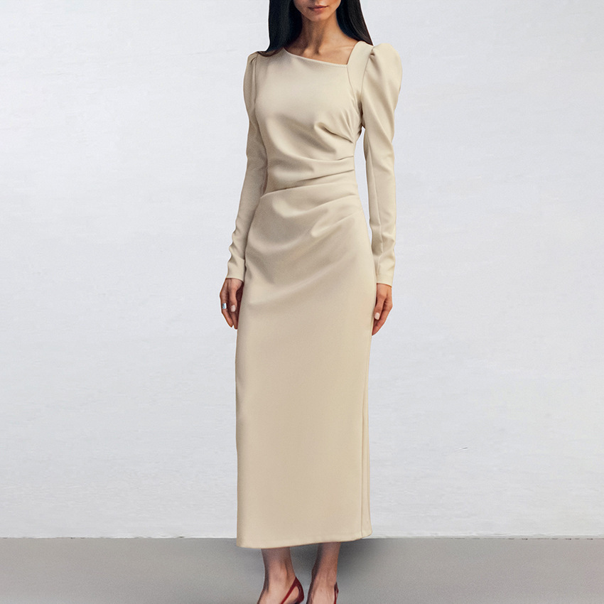 Vestido maxi elegante de mujer con ajuste fluido y mangas largas