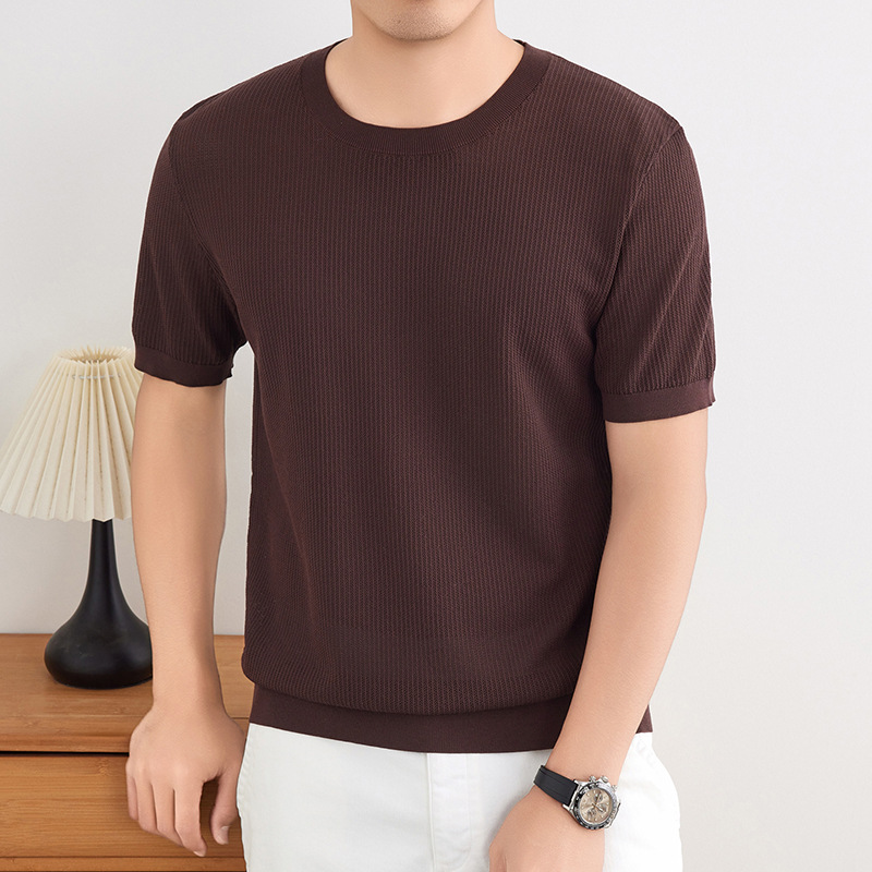 Geripptes Strick-T-Shirt für Herren mit Rundhalsausschnitt für einen gepflegten Freizeitlook