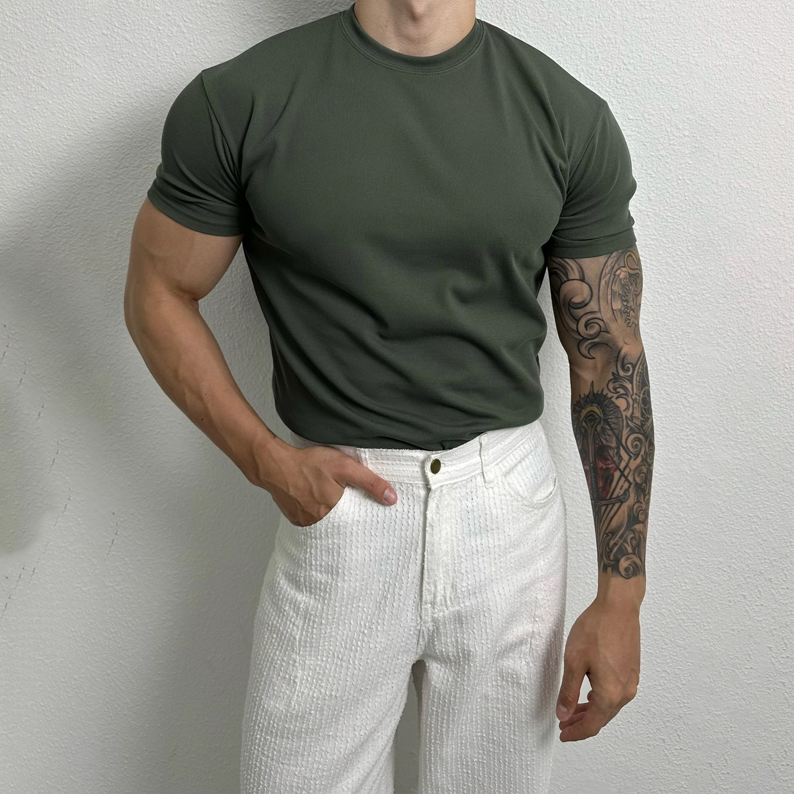 Herren Slim Fit T-Shirt mit gerippter Struktur Atmungsaktiv Stretch Aktiver Stil