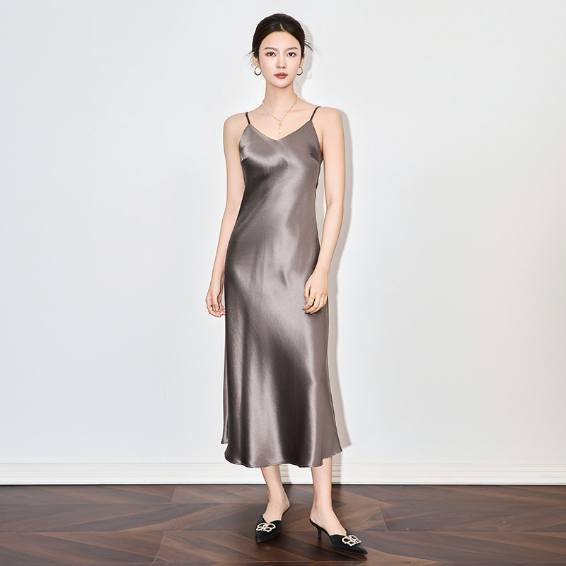 Damen Maxikleid aus Satin mit Schlitz
