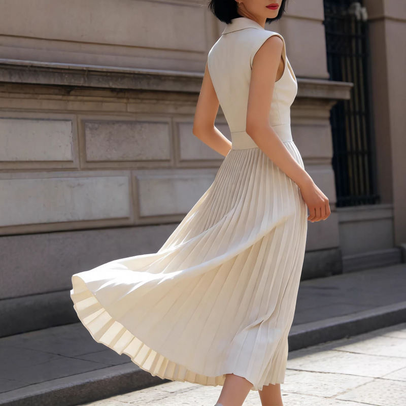 Robe maxi plissée sans manches pour femme
