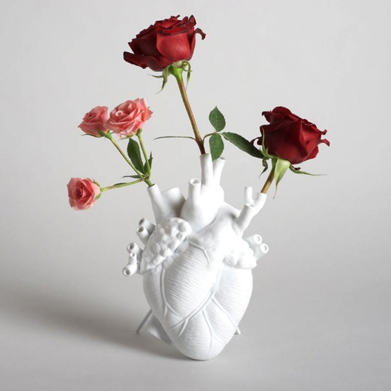 Vaso portafiori a forma di cuore anatomico