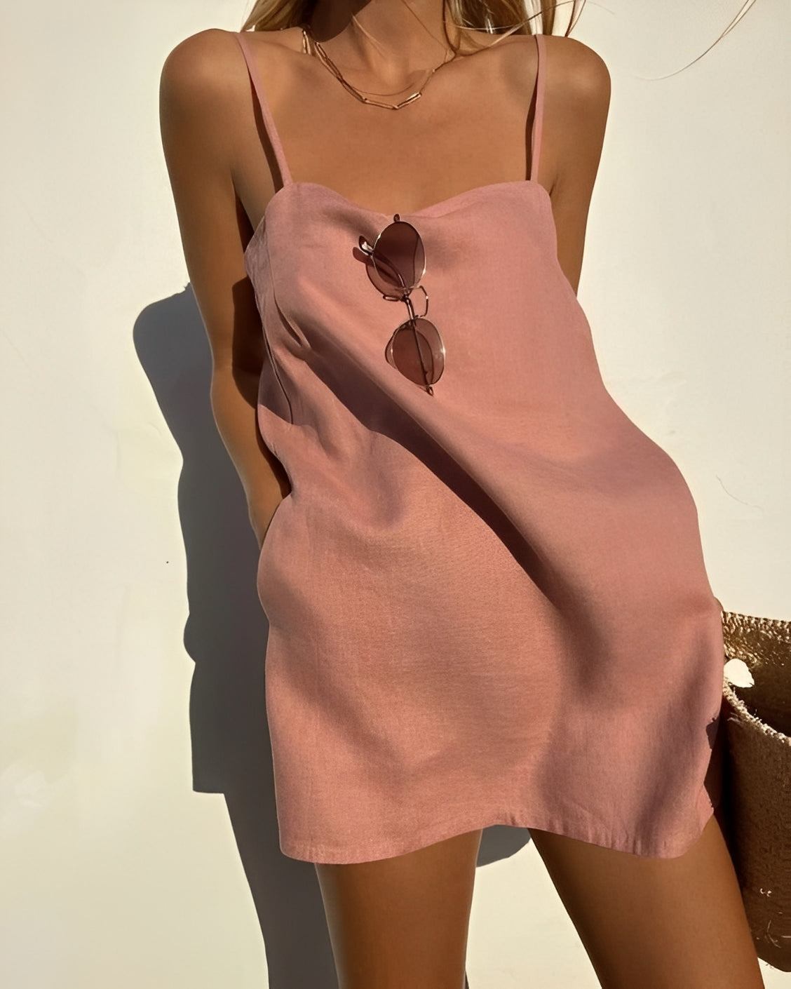 Mini-robe nuisette sans manches à bretelles spaghetti et encolure carrée pour femme