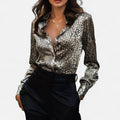 Satinbluse mit Schlangenprint für Damen, taillierter Schnitt und Knopfleiste für eleganten Stil
