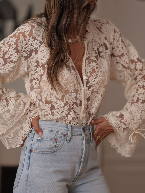 Damenbluse mit Blumen-Spitze, V-Ausschnitt und Knopfleiste vorne