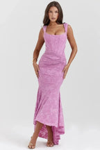 Elegantes Korsett-Maxikleid mit geraffter Taille und asymmetrischem Saum