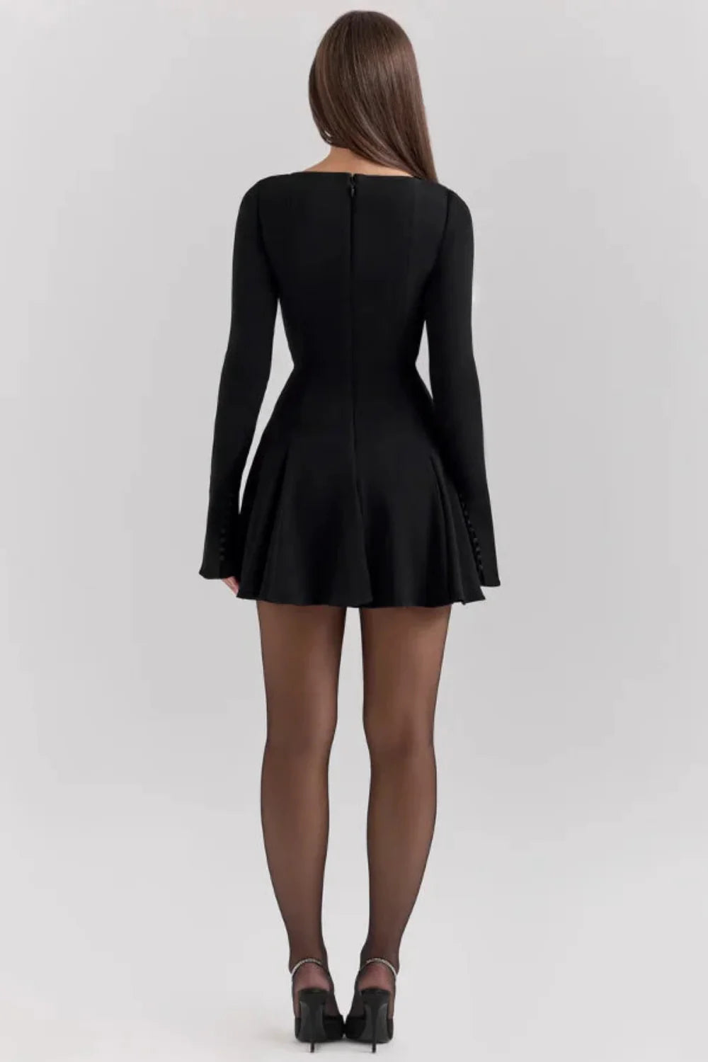 Elegantes Damen Minikleid mit figurbetonter Passform, langen Ärmeln und Knopfmanschetten