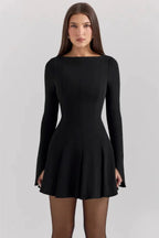 Elegantes Damen Minikleid mit figurbetonter Passform, langen Ärmeln und Knopfmanschetten