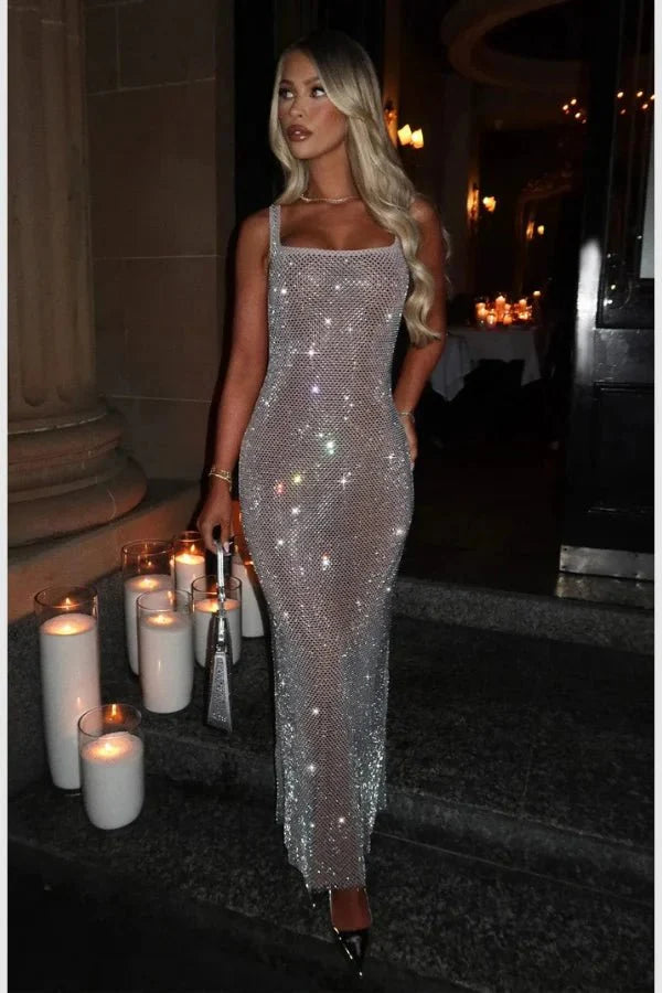 Luxuriöses Maxikleid aus Kristall-Mesh mit quadratischem Ausschnitt und offenem Rücken