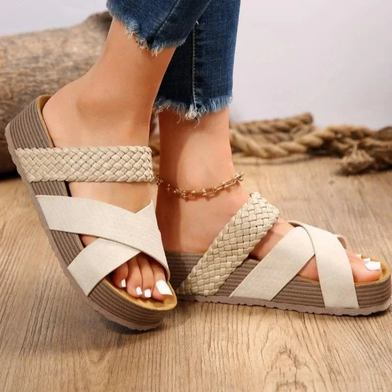 Sandales à plateforme à brides croisées tressées avec bout ouvert pour femme