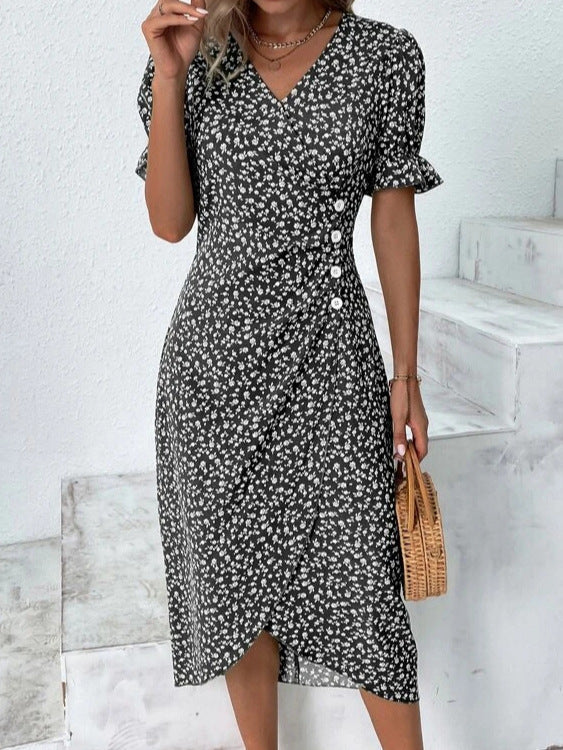 Damen-Midikleid mit Blumenmuster und Wickeldesign sowie seitlichen Knopfdetails