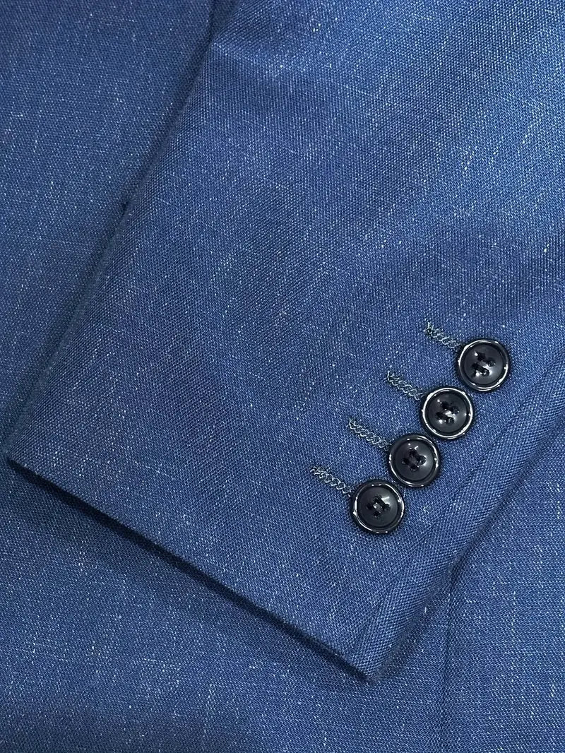 Herrenanzug aus Leinenmischung mit maßgeschneidertem Blazer und passenden Hosen