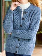 Cardigan da donna in maglia con abbottonatura frontale