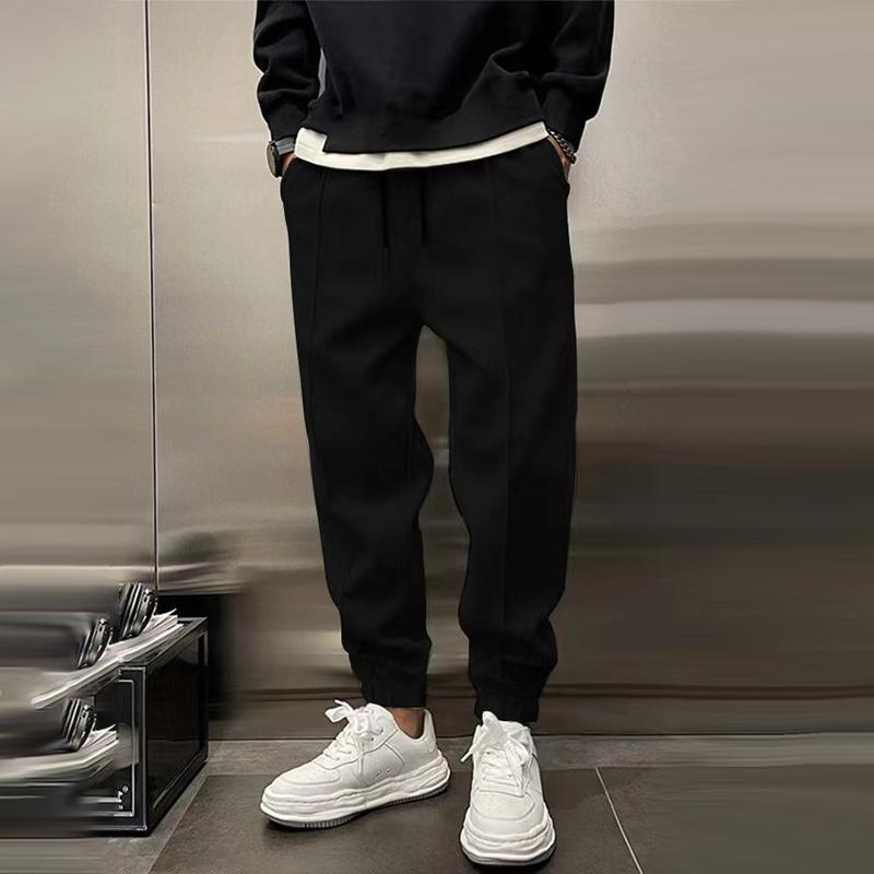 Herren-Jogginghose mit schmal zulaufendem Bein und Kordelzug