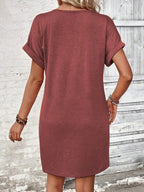 Damen Viertelknopf V-Ausschnitt Kleid mit kurzen Ärmeln für bequemen und mühelosen Alltag