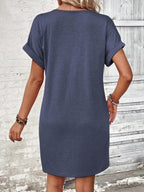 Damen Viertelknopf V-Ausschnitt Kleid mit kurzen Ärmeln für bequemen und mühelosen Alltag