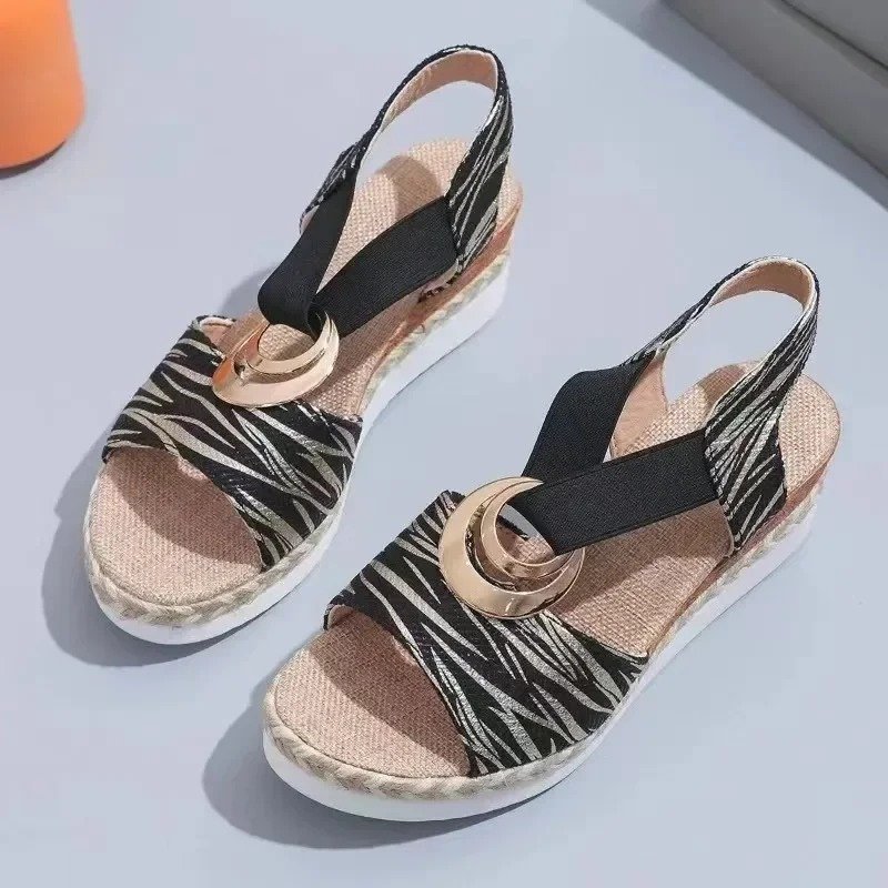 Sandali da donna comodi con plateau metallizzato