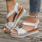 Sandali da donna comodi con plateau metallizzato