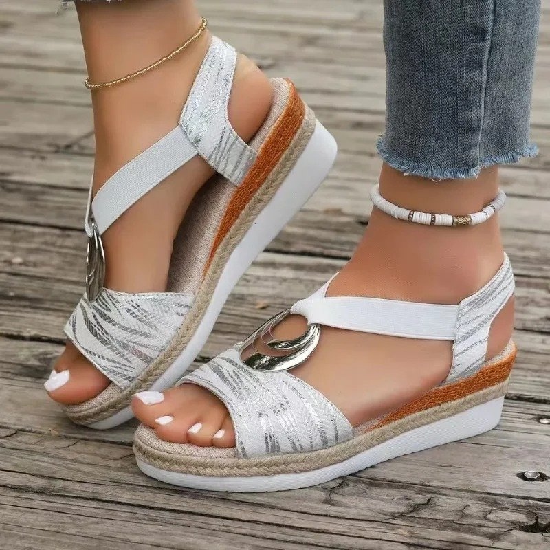 Sandali da donna comodi con plateau metallizzato