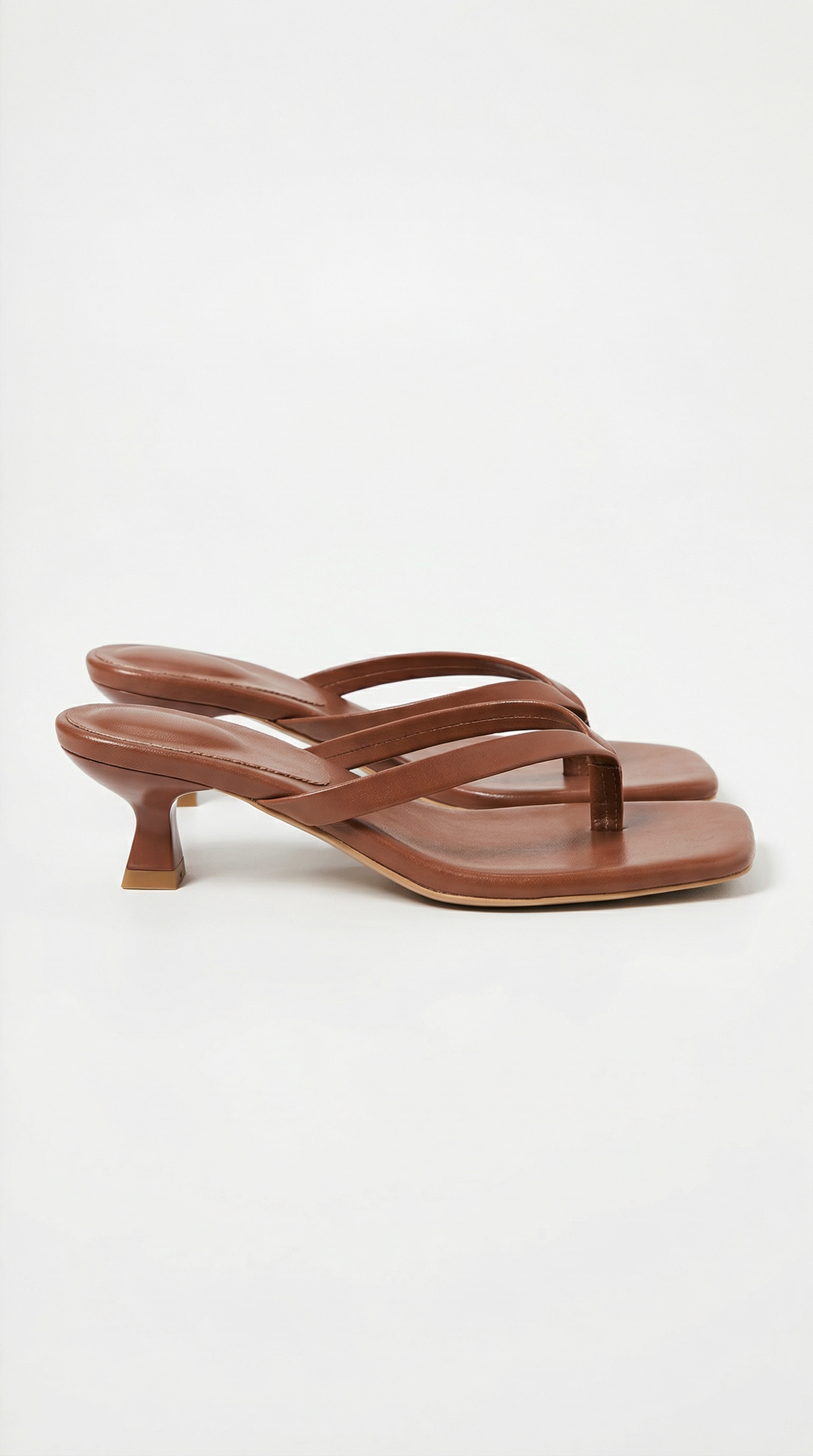 Sandales pour femmes à brides et à petit talon aiguille