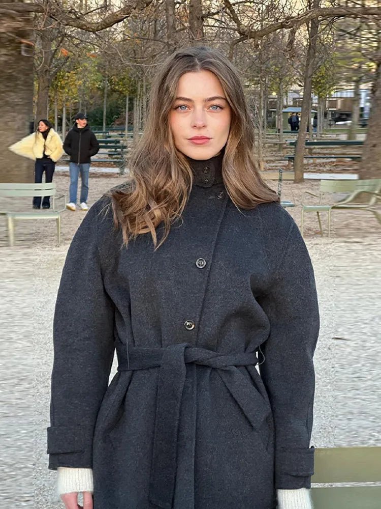 Manteau court pour femme à col montant et ceinture