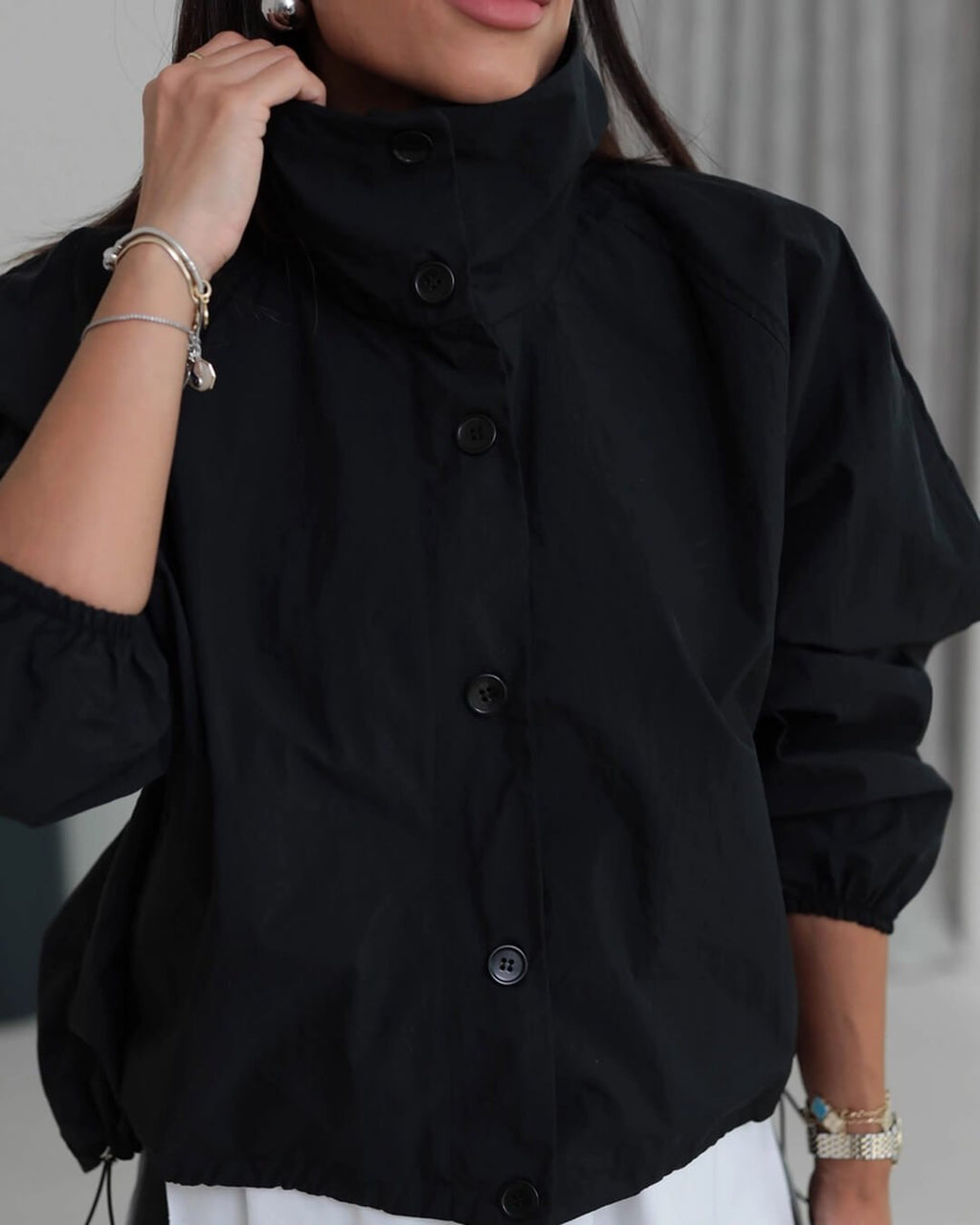 Bomber leggero da donna con collo alto