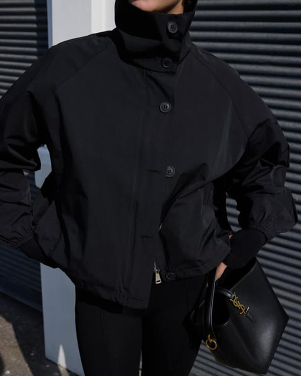 Bomber leggero da donna con collo alto