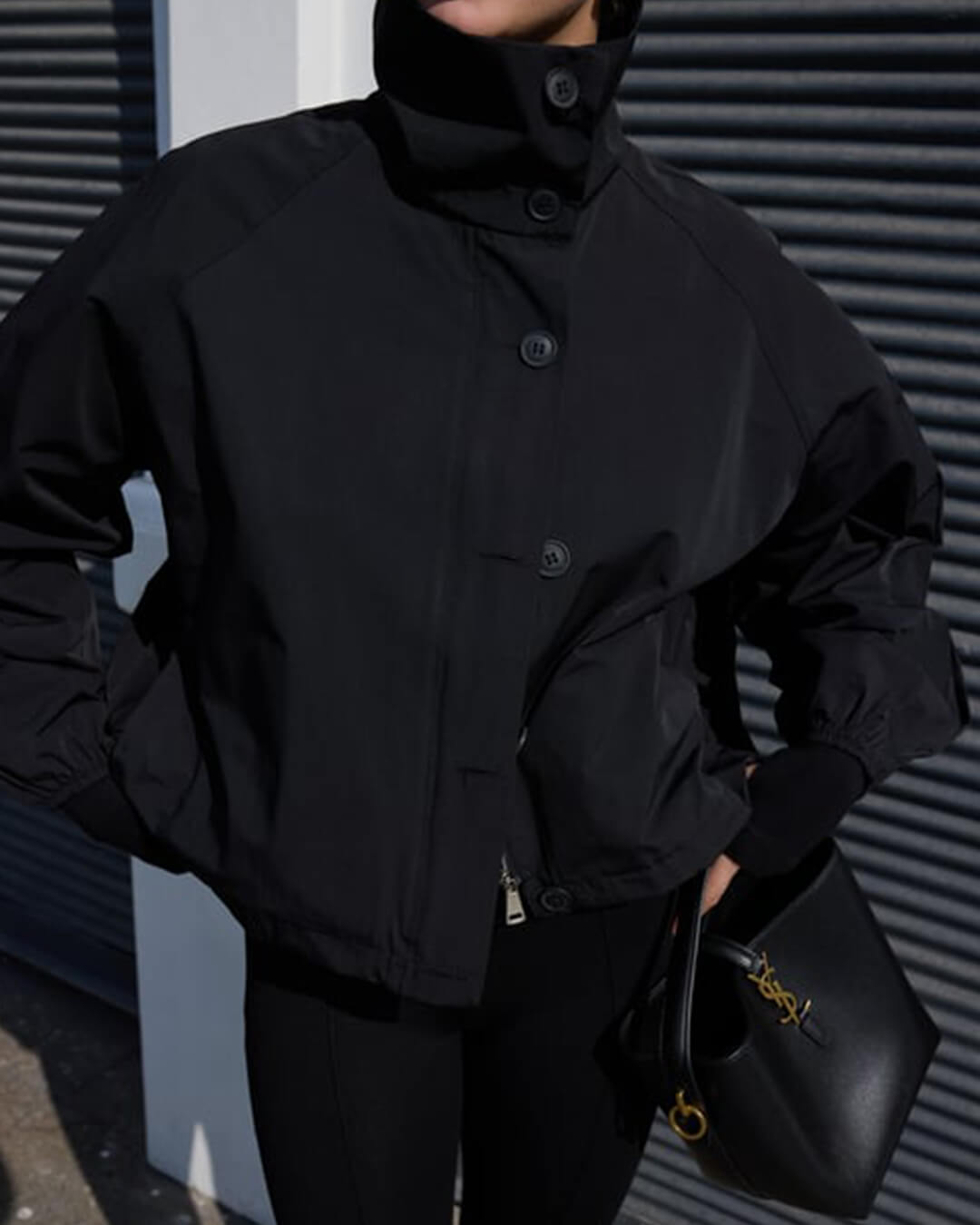 Bomber leggero da donna con collo alto