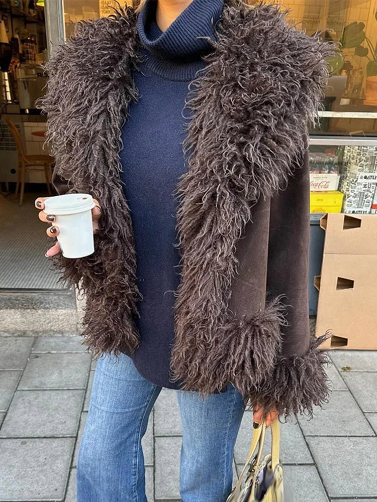 Veste femme bordée de fausse fourrure