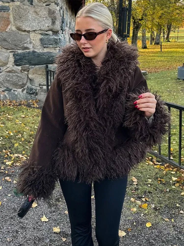 Veste femme bordée de fausse fourrure