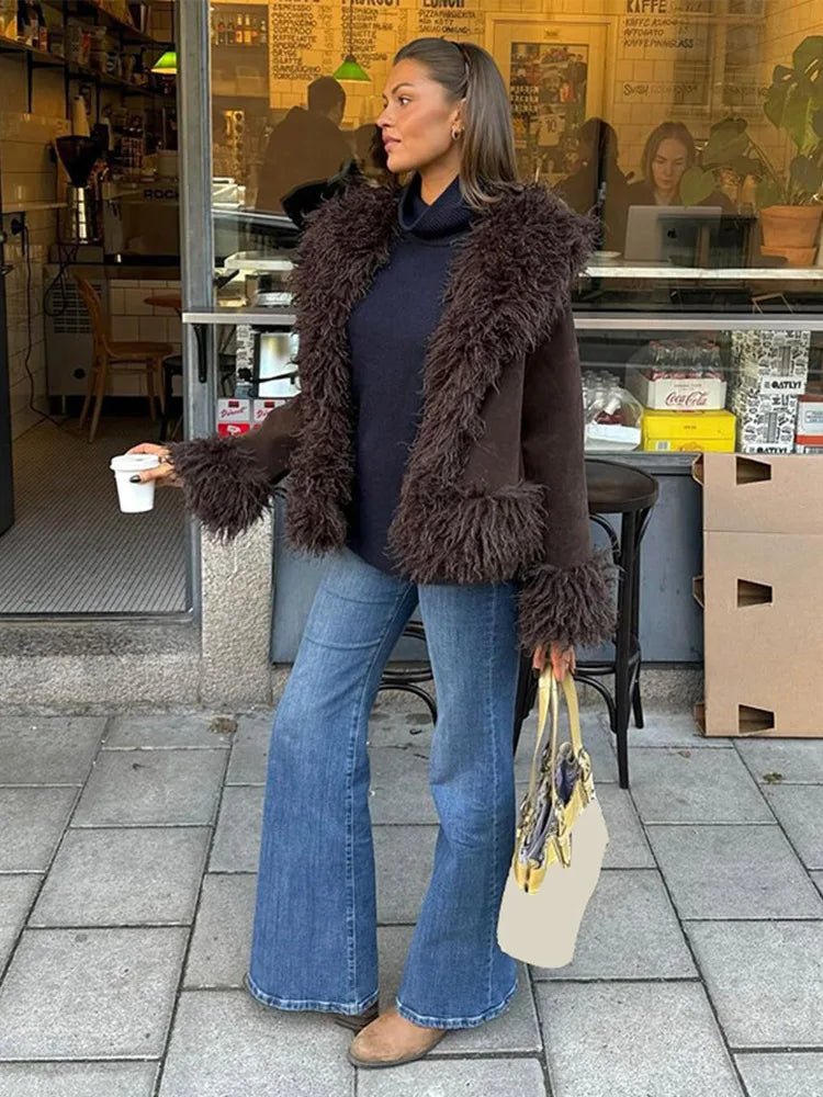 Veste femme bordée de fausse fourrure