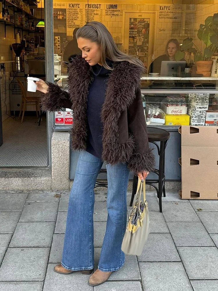 Veste femme bordée de fausse fourrure