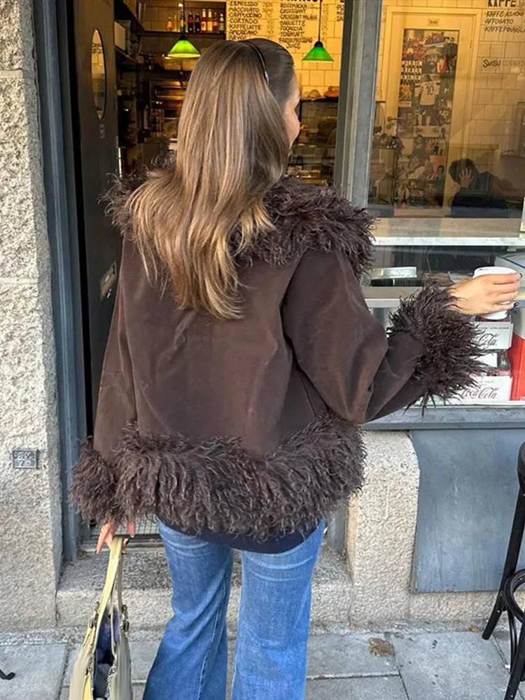 Veste femme bordée de fausse fourrure