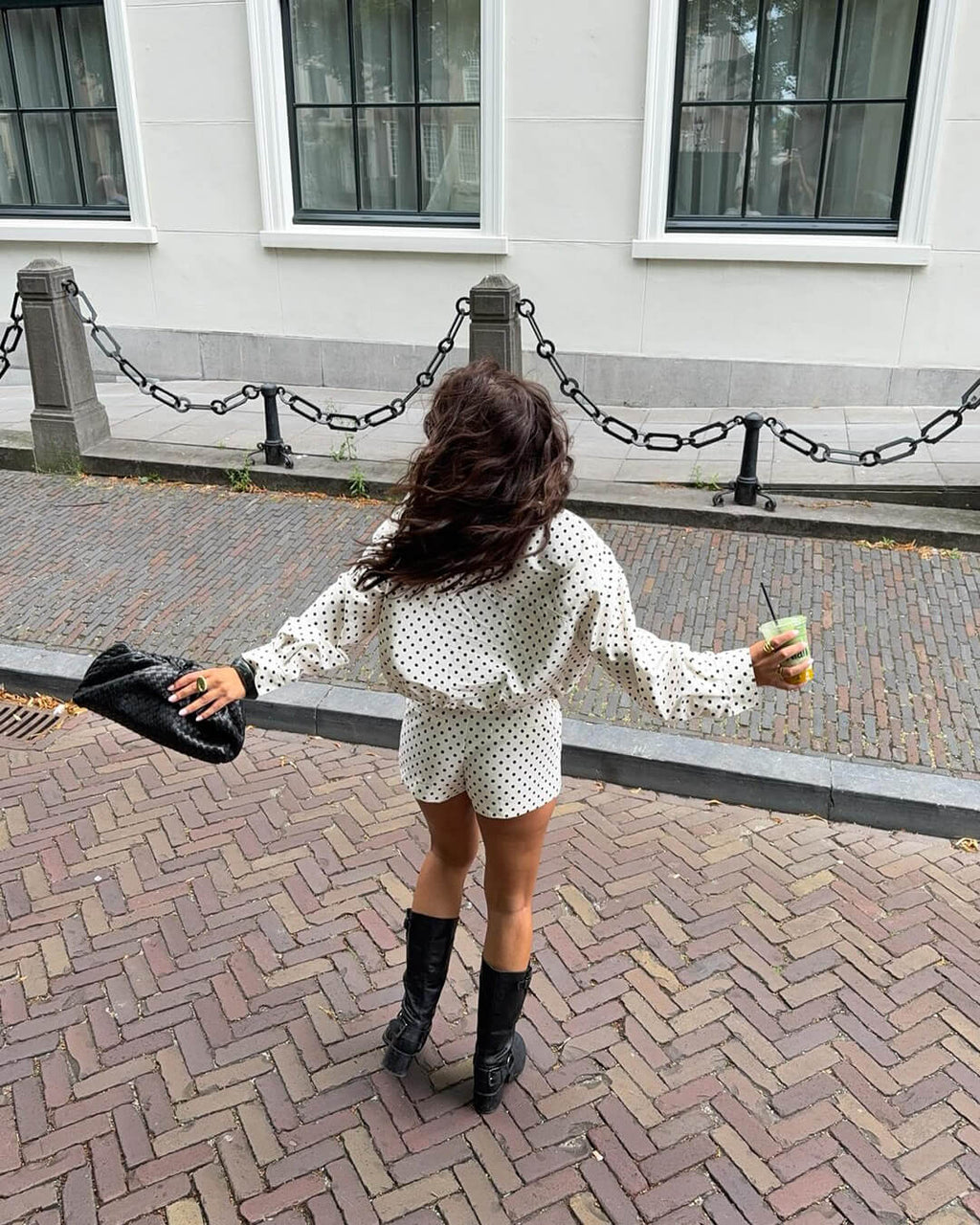 Damen-Set aus Jacke mit Polka-Dots und Hose mit weitem Bein